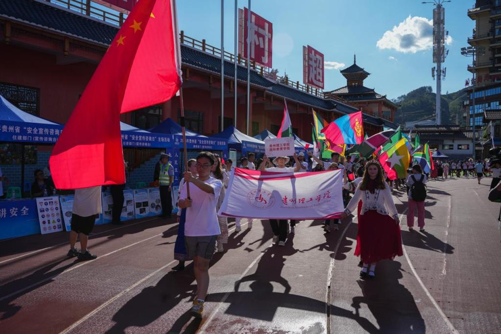 来华留学生闪耀“村超”赛场  共绘体育与文化交流新篇章